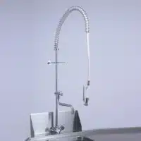 Douchette mélangeuse et col de cygne avec fixation murale pour table de laverie standard