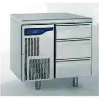 Meuble réfrigéré gastronorme avec groupe acier inoxydable froid positif 3 tiroirs hauteur 105 mm 598 W