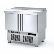 Meuble saladette avec plaque de travail polyéthylène, dessus inox , 2 portes pleines, 169 L